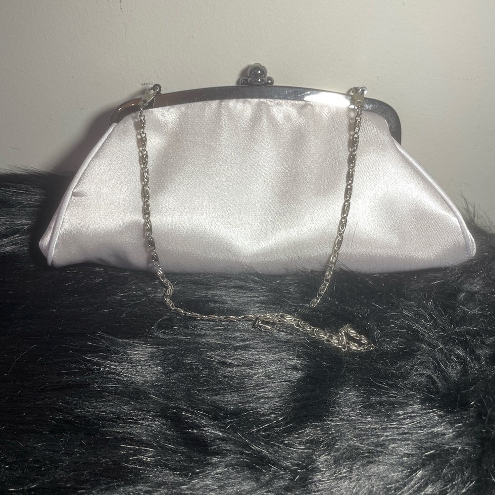 La Regale Elegant Silver Clutch or shoulder bag using the silver chain (NWOT)